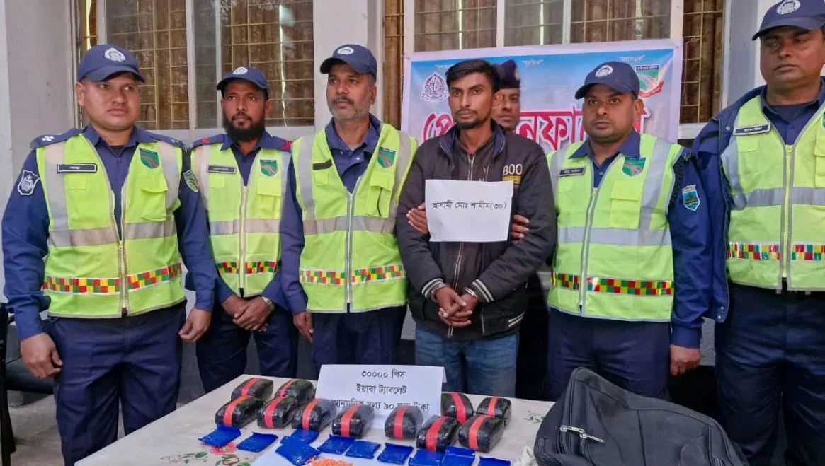 ৩০ হাজার পিস ইয়াবাসহ ট্রাক জব্দ, চালক আটক